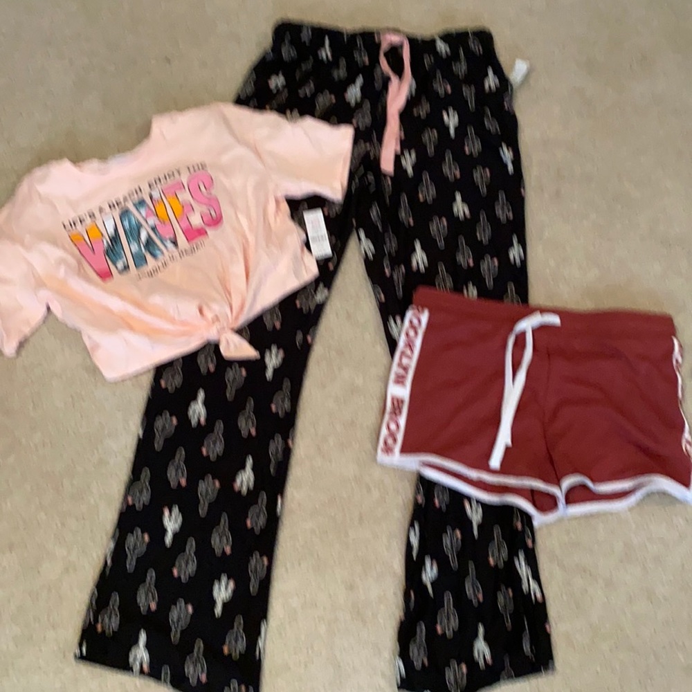 Assorted Ardene clothing with tags. Size Medium